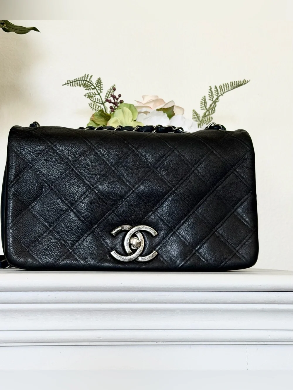 Authentic two tone lambskin Chanel bag - Picture 5 of 14